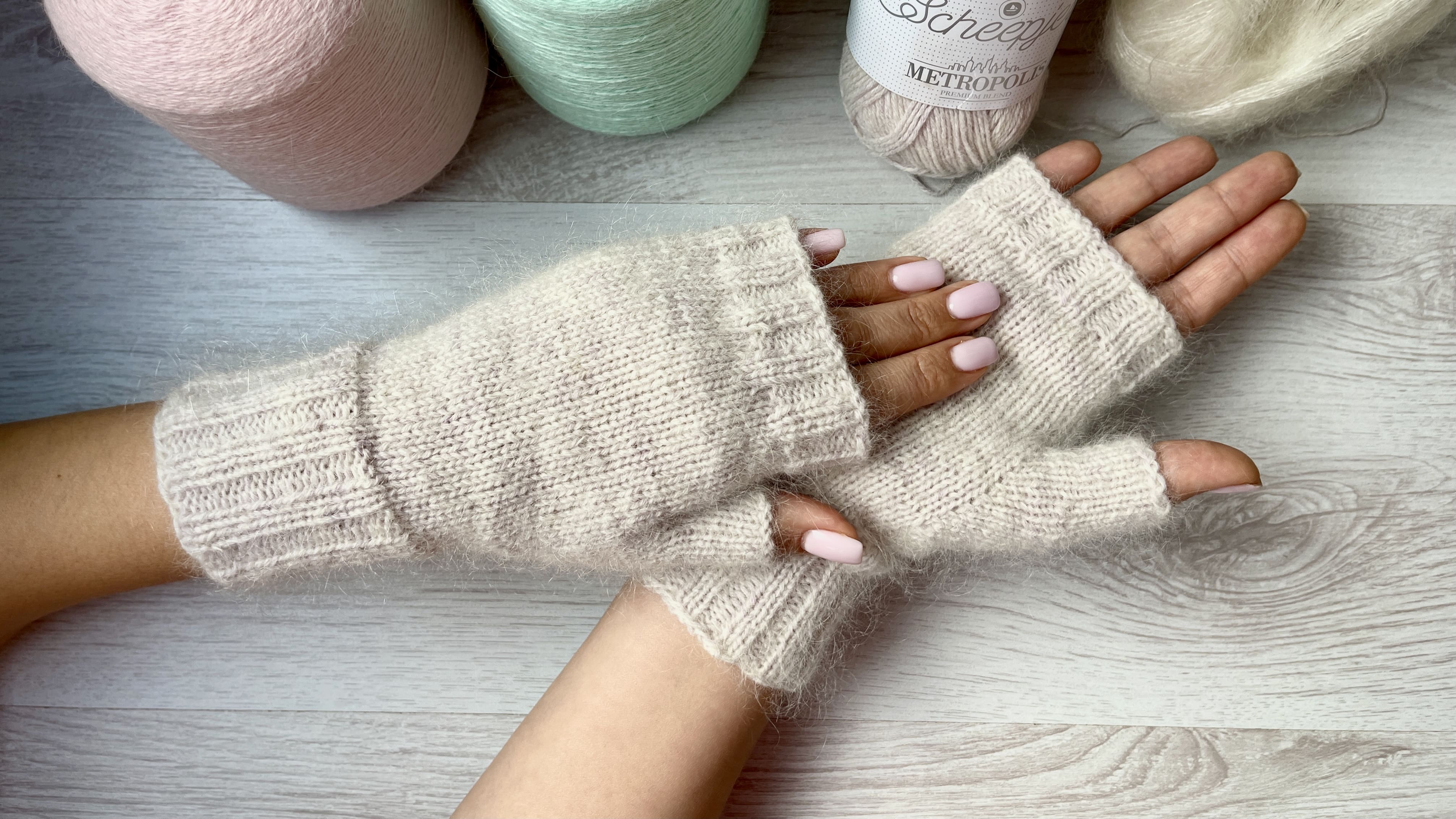 KNITTING PATTERN Mittens: Gentle Embrace