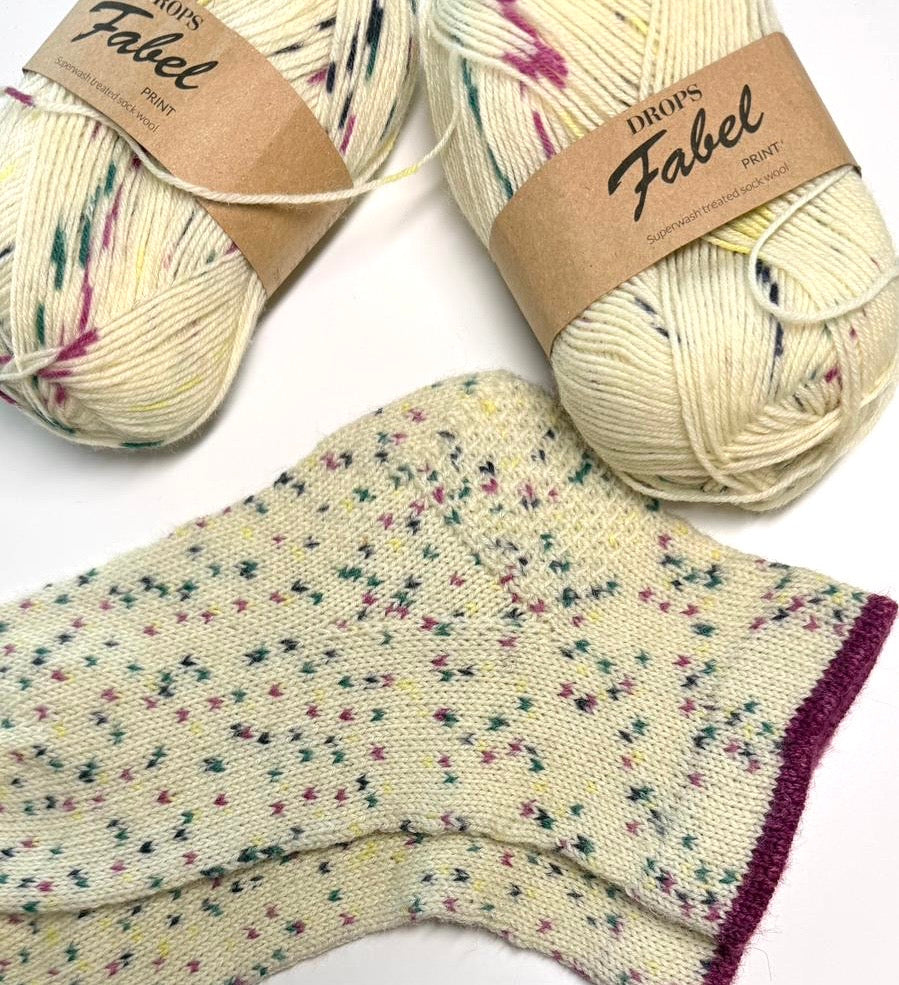 DROPS Fabel Print 925 berries and cream
