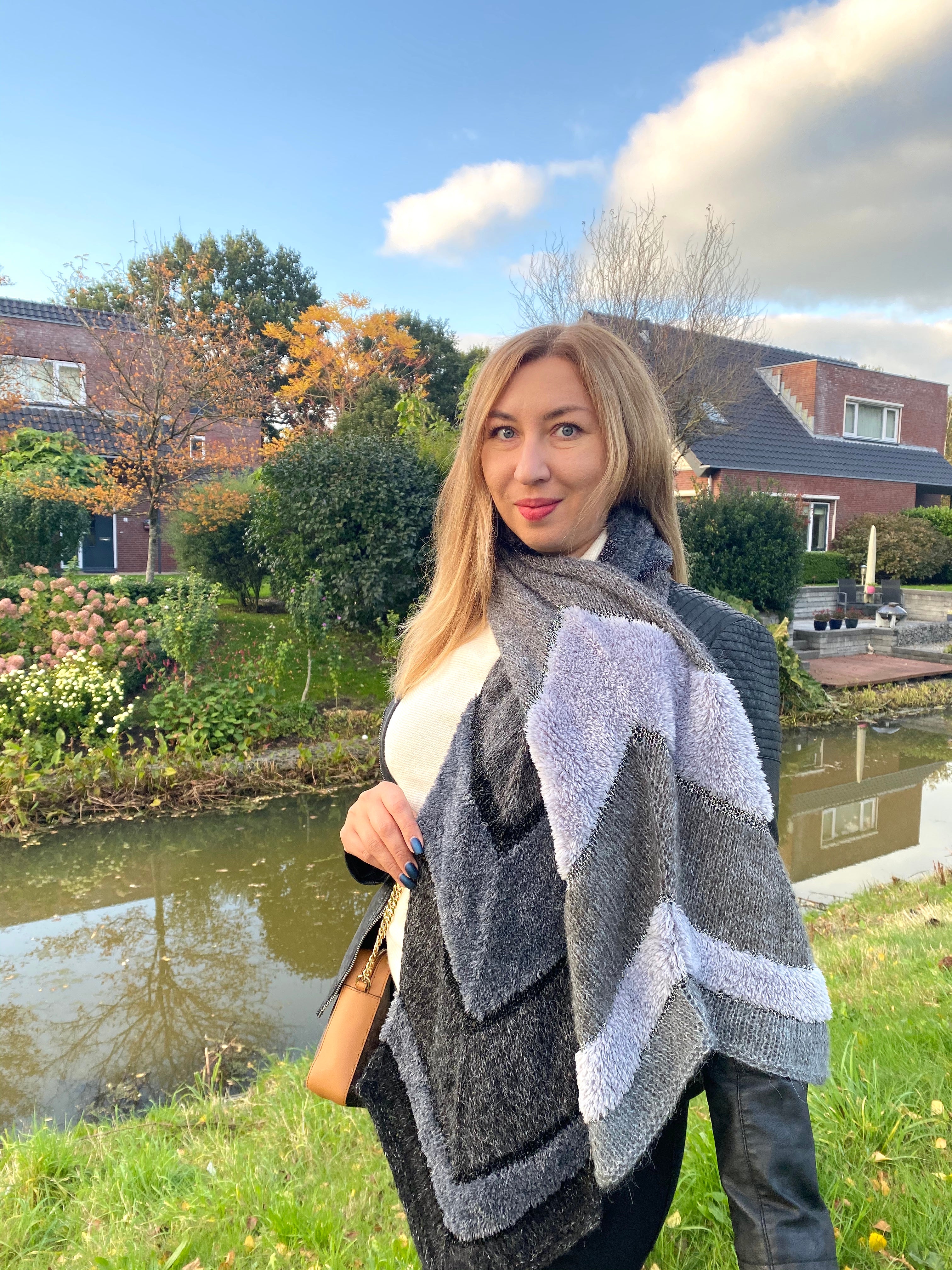 Marlet scarf from one ball of yarn Mondial Trio