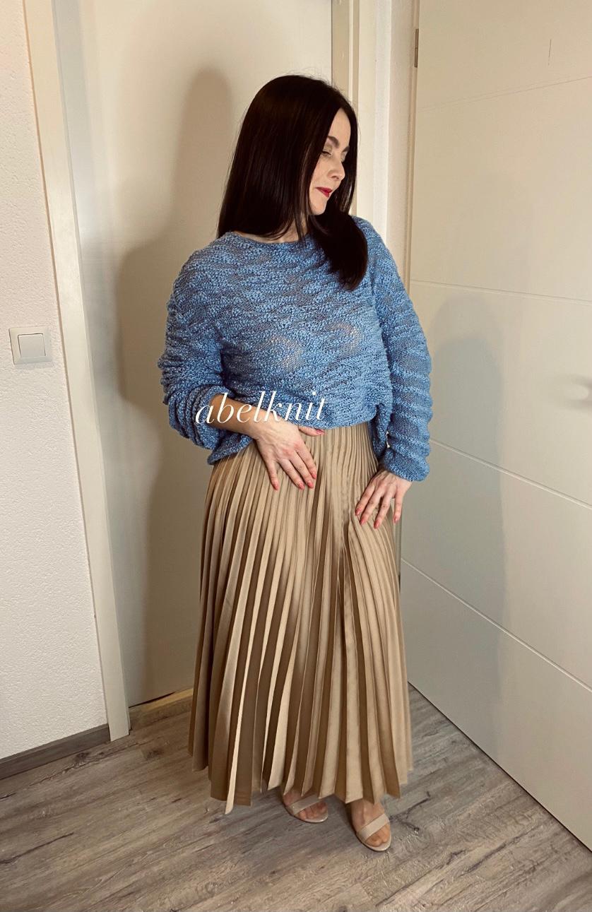 In the photo: textured knitted sweater @abelknit made using our Opium by KingCole yarn.
