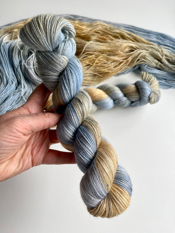 Alpaca silk: Straw on blue