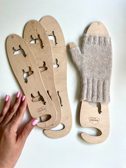 Mitten blockers (pair, wooden) Kremke Soul Wool