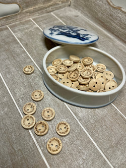 Wooden buttons round