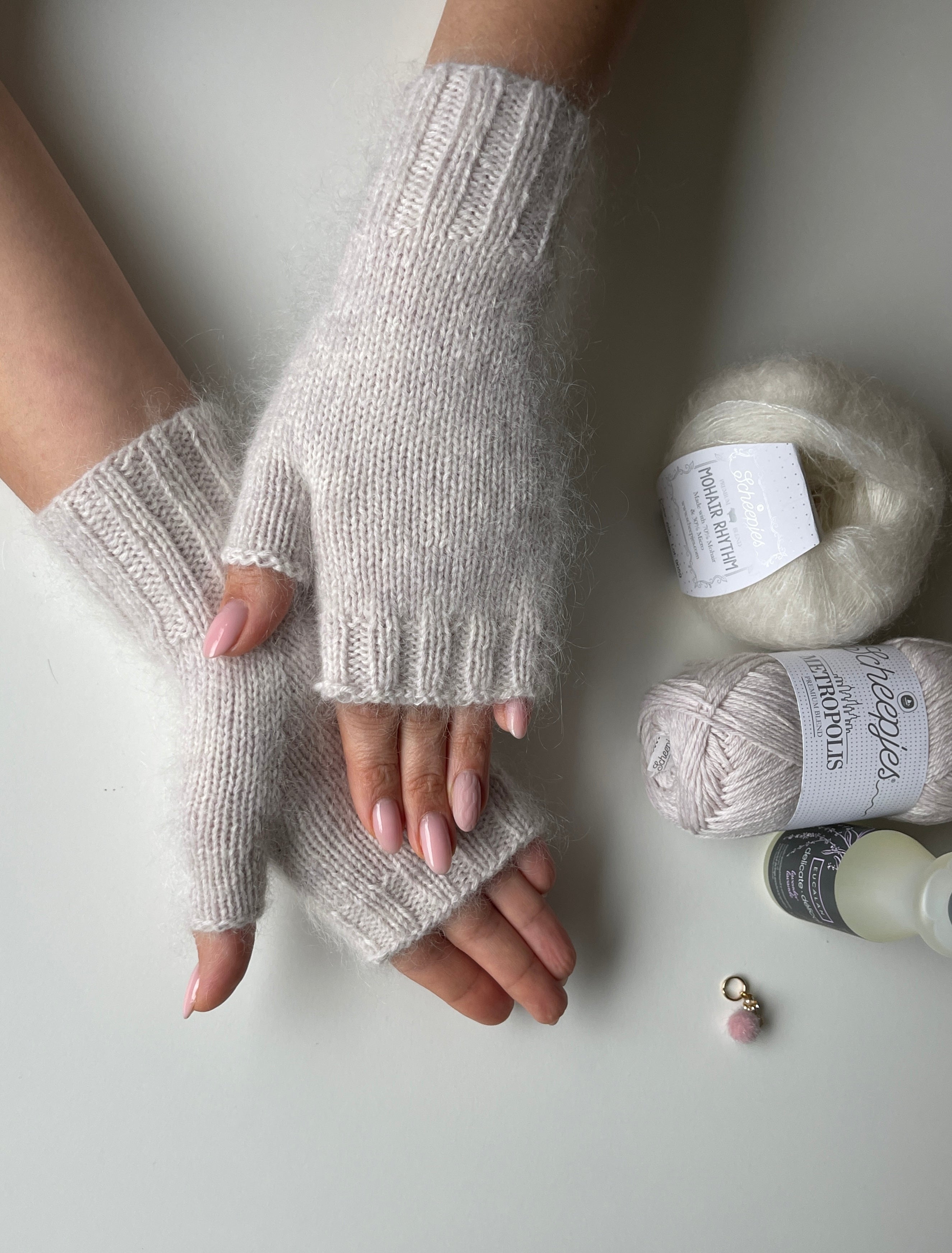 KNITTING PATTERN Mittens: Gentle Embrace