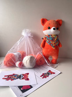 Crochet KIT (YARN + PDF) "Pip the Fox"