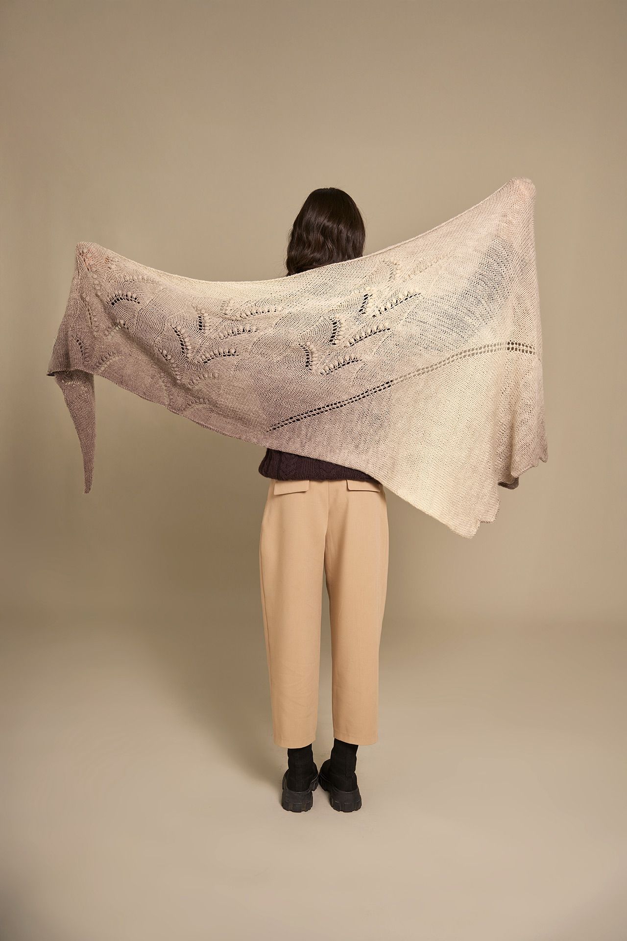 Free knitting pattern "Asymmetrical Poema Shawl"