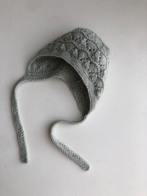 Knitting KIT (YARN + PDF) "Amaryllis bonnet"