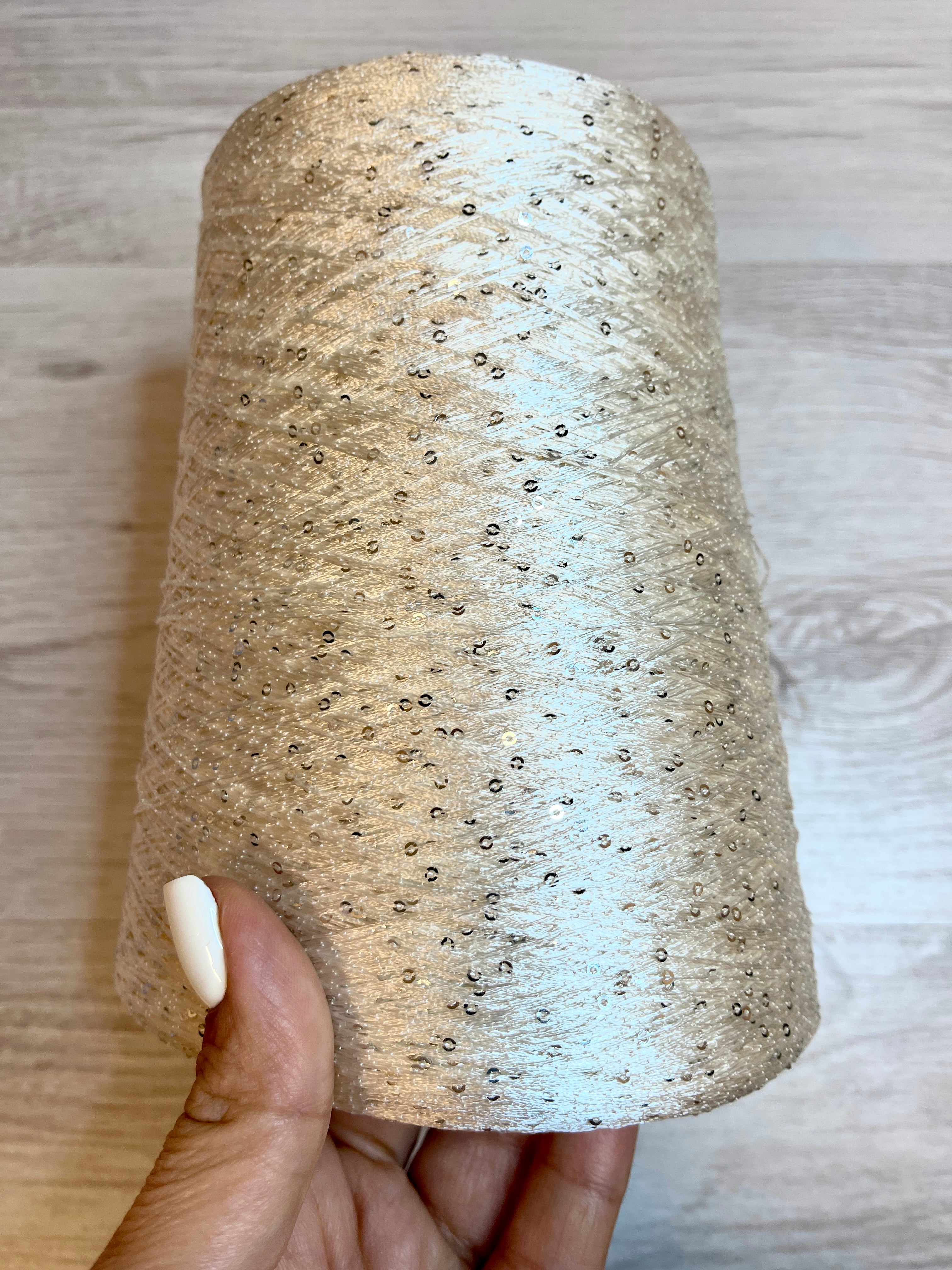 Mix paillettes (Silver on beige)